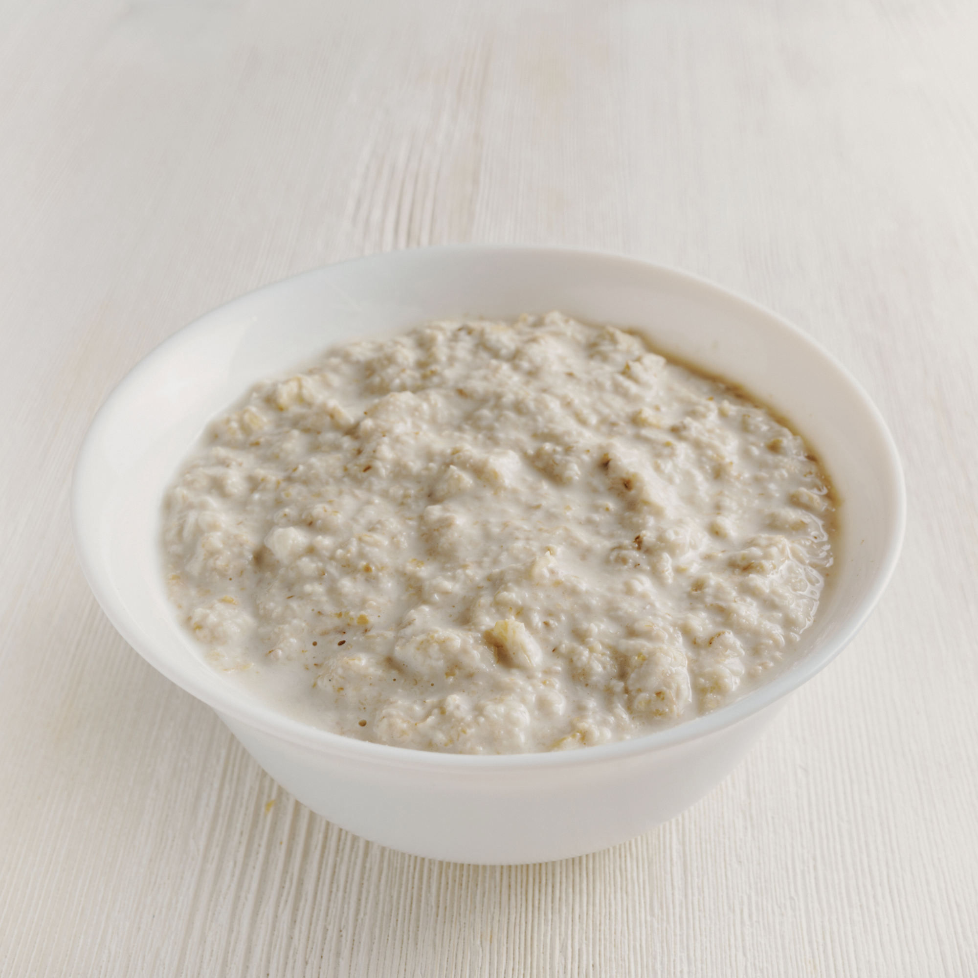 Interactive slider showing plain oats compared to protein-packed ero Strength Oats with nuts and seeds in a kitchen jar.